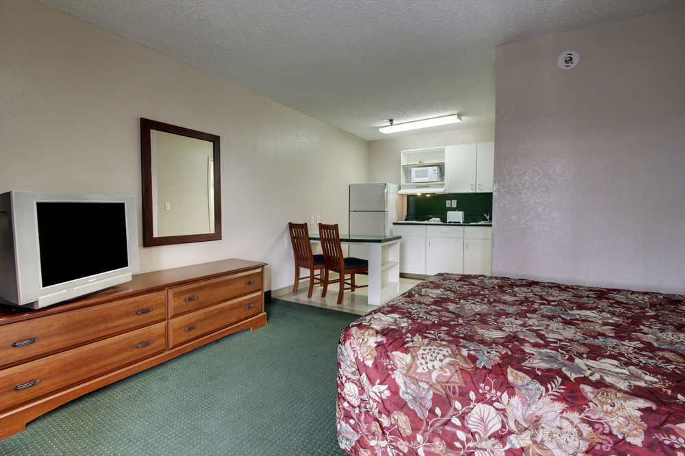 Intown Suites Extended Stay Raleigh Nc - Capital Blvd Kültér fotó