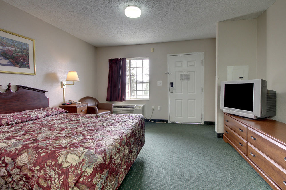 Intown Suites Extended Stay Raleigh Nc - Capital Blvd Kültér fotó